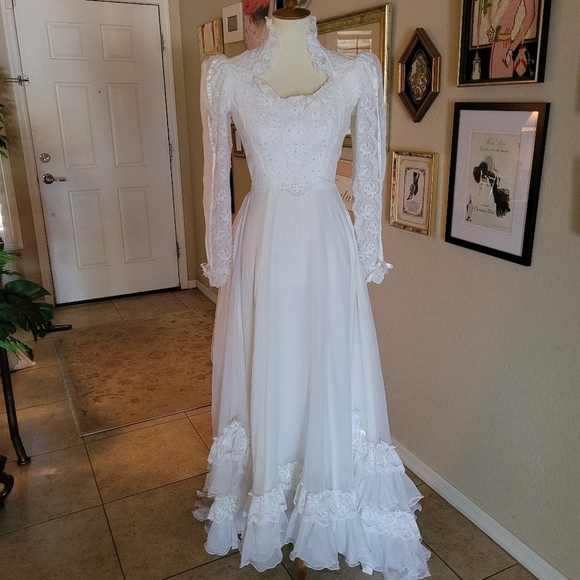 1970's Vintage Union Label White Lace Full Train Wedding‎ Dress - Picture 7 of 13